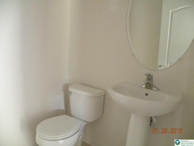 Building Photo - 5985 Valley Forge Dr