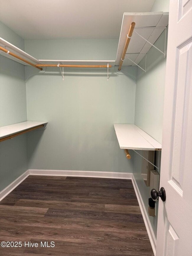 Building Photo - Welcome to Woodlands!