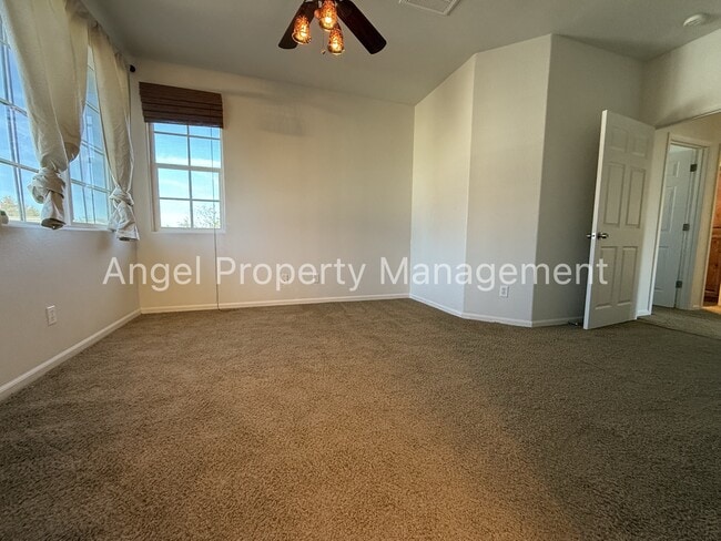 Building Photo - 3055 Brunnet Ln