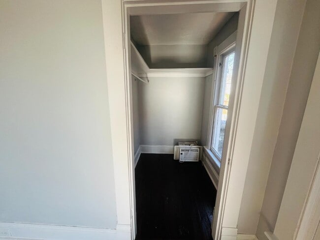 Building Photo - 1106 Early St