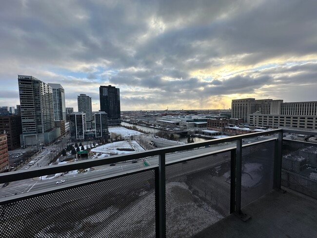 Building Photo - 235 W Van Buren St