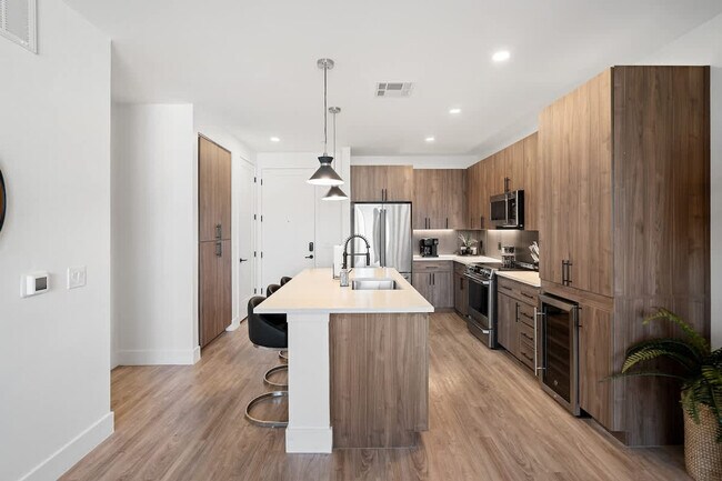 Building Photo - 15825 N 71st St