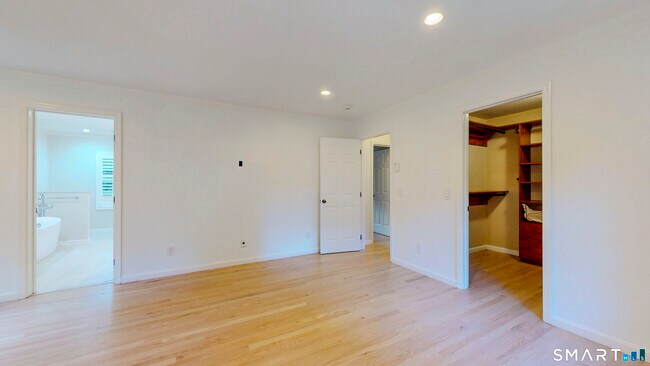 Building Photo - 463 White Oak Shade Rd