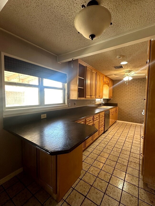 Building Photo - 3009 Bonham Ave