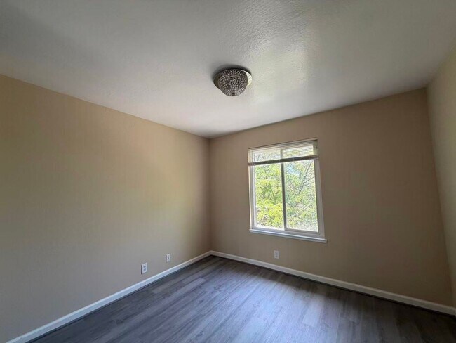 Building Photo - Updated 4BD/2.5BA Concord Home Near Parks, Tennis Courts, Community Amenities