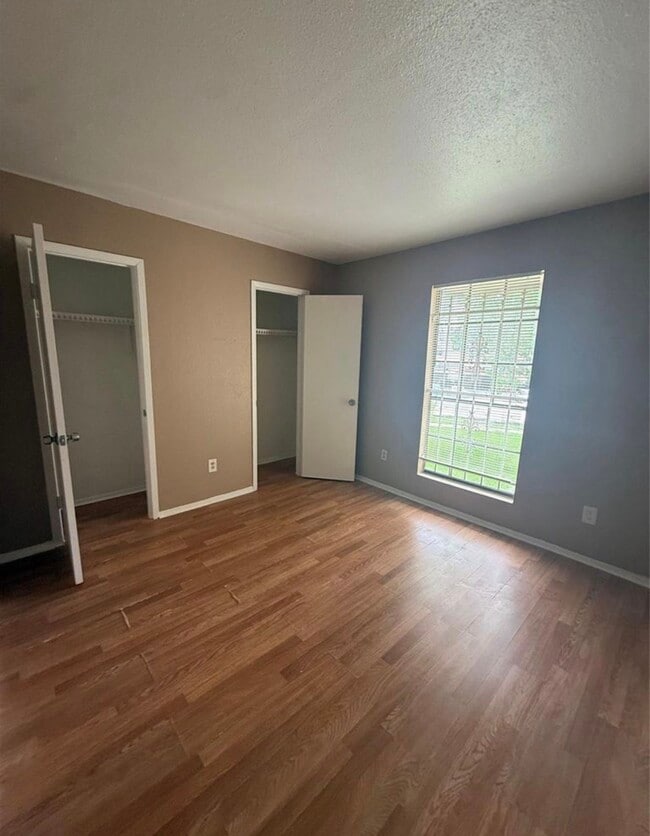 Building Photo - 8323 Wilcrest Dr