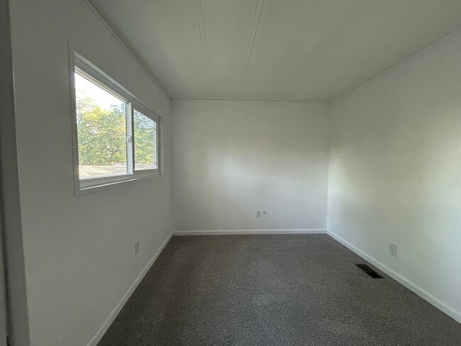 Building Photo - 452 Silver Leaf Dr