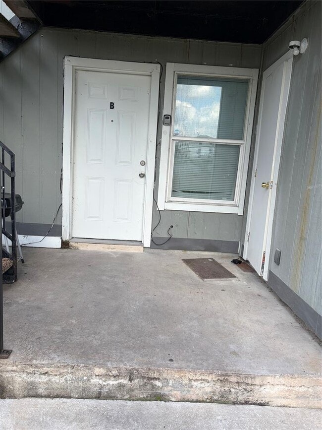 Building Photo - 8503 Colony Loop Dr