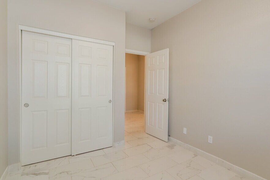 Building Photo - 10132 E Paseo San Bernardo