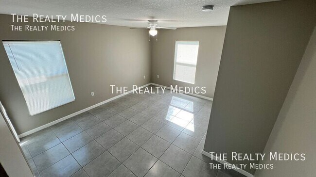 Building Photo - 1550 Pace Dr NW