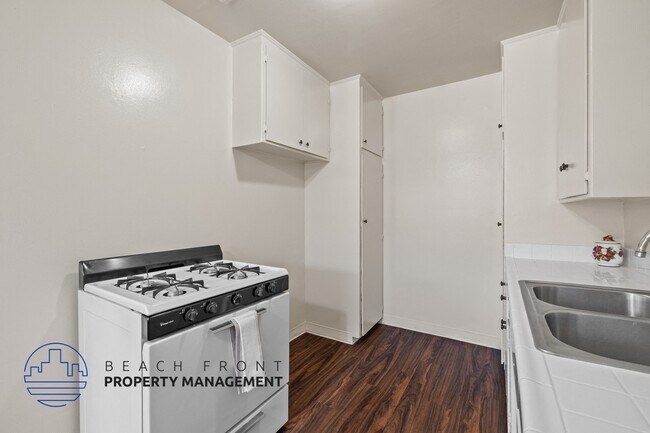 Building Photo - 621-625 Hyde Park Blvd.