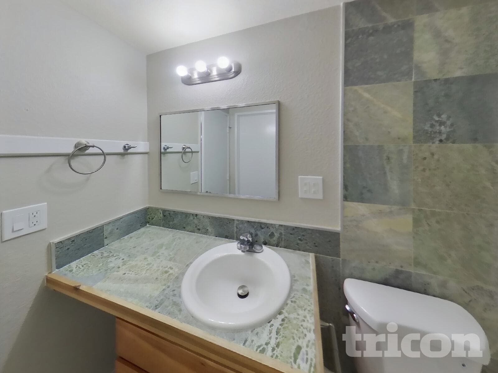 Building Photo - 9413 14th Ave SW