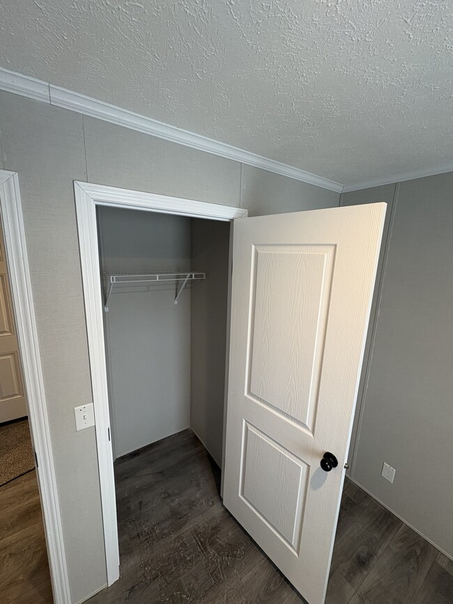 Building Photo - 8925 Beechwood Dr