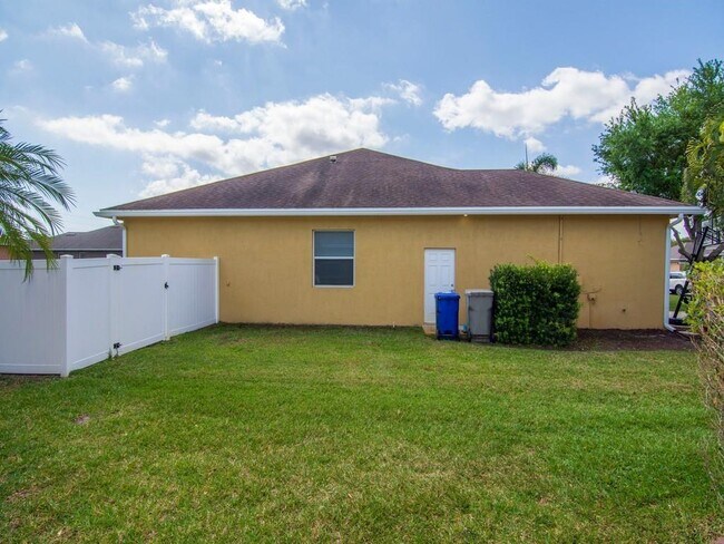 Building Photo - 6420 Parklane Ct