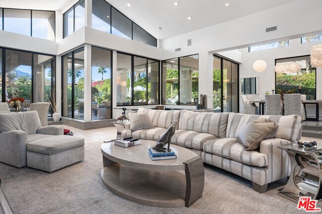 Building Photo - 6 Rocky Ln