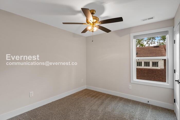 Building Photo - 1406 Riverside Dr