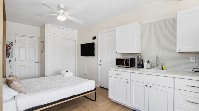 Building Photo - 2929 N 55th Pl