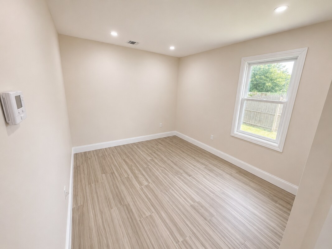 Building Photo - 17 Thrasher Ave