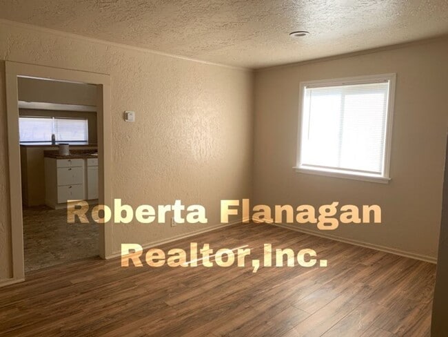 Building Photo - Country 4 bedroom/2 bathroom home