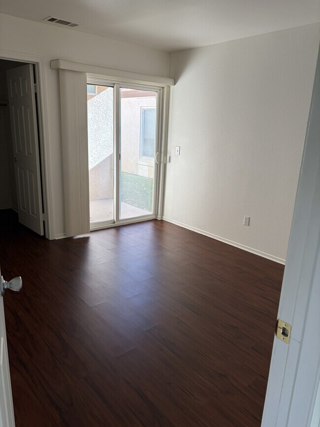 Building Photo - 11561 Park Ln