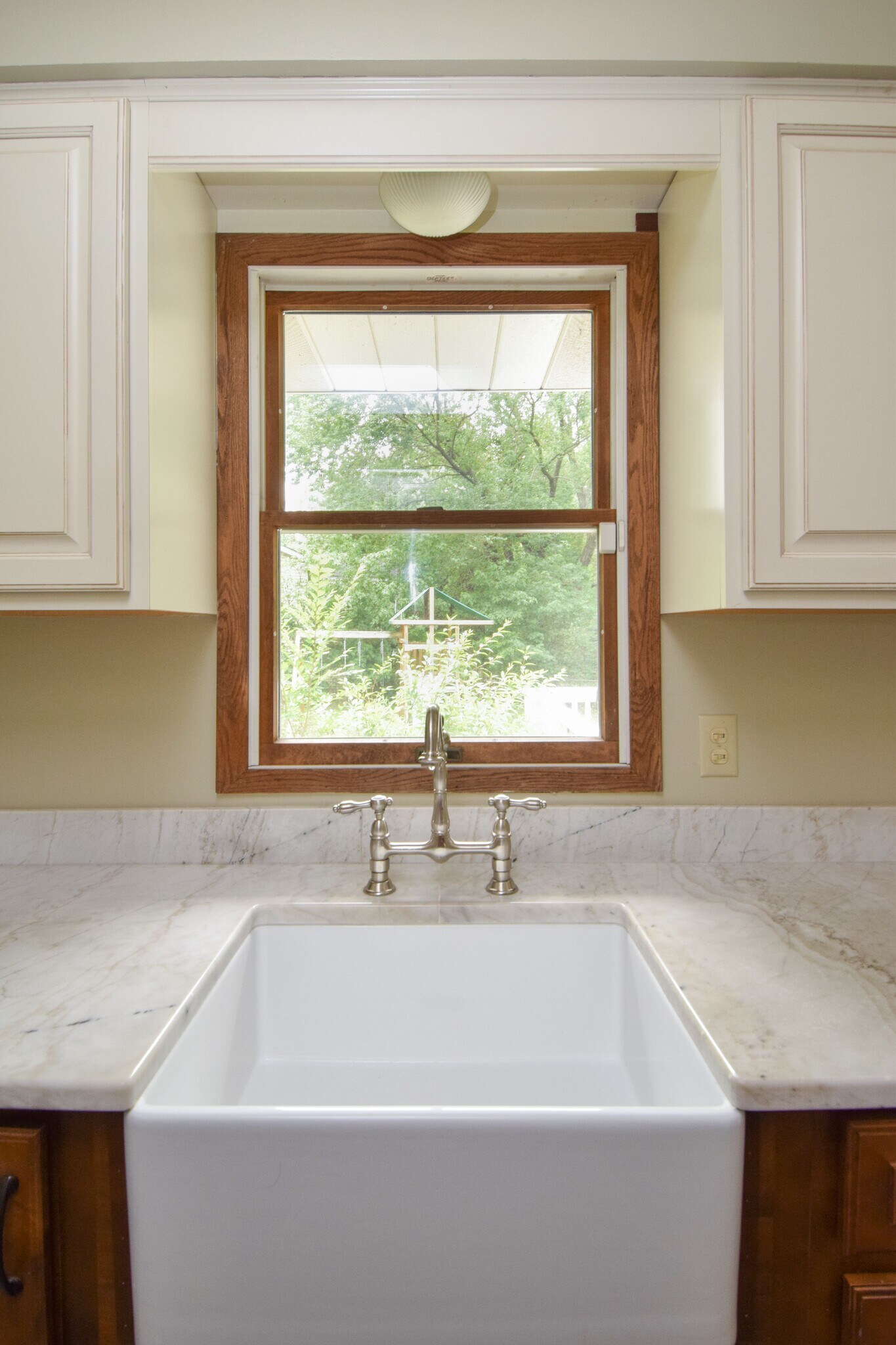 Farmhouse Kitchen Sink - 11420 Terrace Rd NE