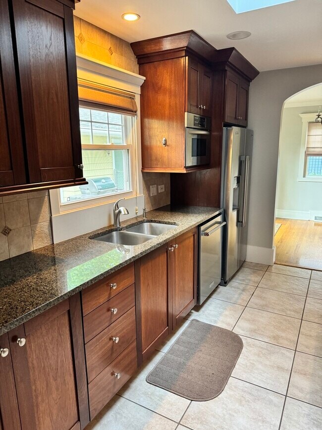 Building Photo - 541 Cypress Dr
