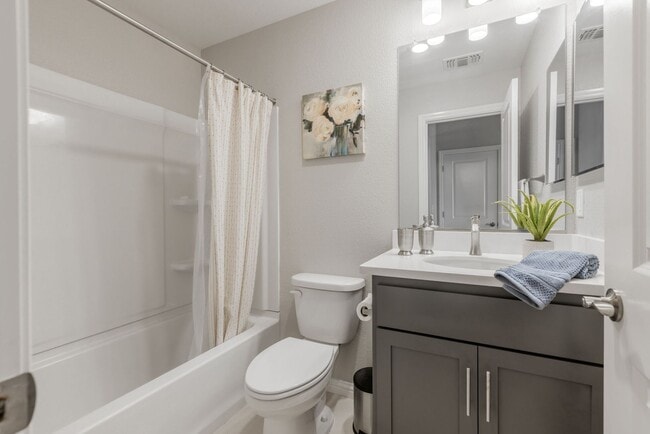 Building Photo - Modern Fremont Townhouse: 3 Beds, 3 Baths ...