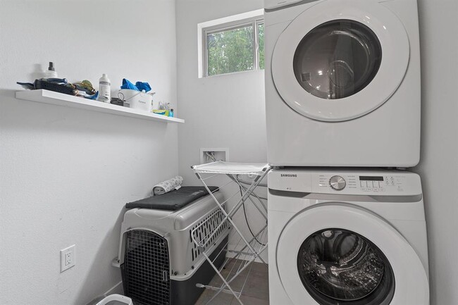 Building Photo - 2711 Willow St