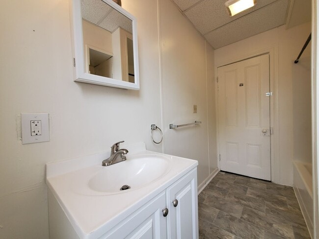 Building Photo - Milton -840