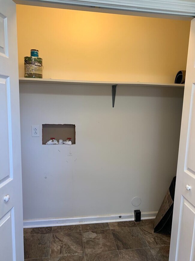 Building Photo - Adorable 3 Bedroom Home with Large Yard!...