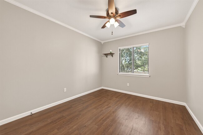 Building Photo - 1720 Old Creek Dr