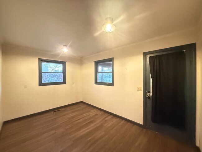 Building Photo - 2 bedroom with bonus room Grand Rivers