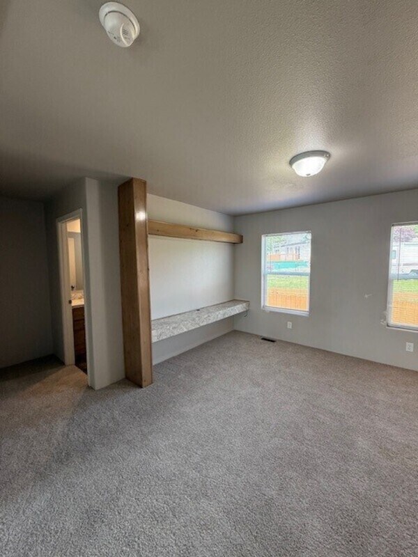 Building Photo - 8446 Sunrise Way