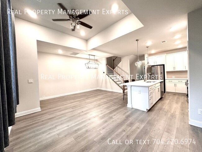 Building Photo - 2113 Statesville Ave