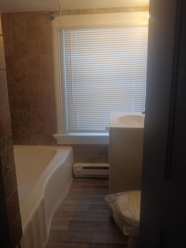 Building Photo - 116 Township Ave apt 2