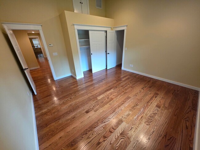 Building Photo - Luxurious 3-Bedroom Home in Poughquag, NY