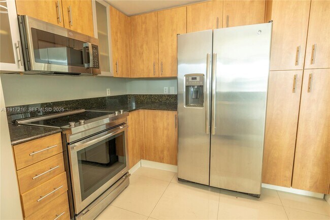 Building Photo - 7900 Harbor Island Dr