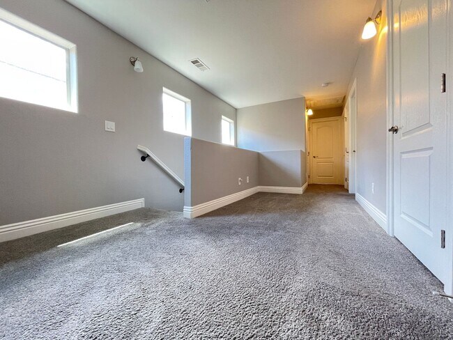 Building Photo - Beautiful 4-Bedroom Home with Den in Mountain’s Edge