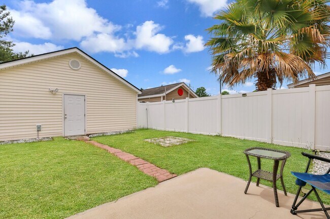 Building Photo - 51 Fairgreen St
