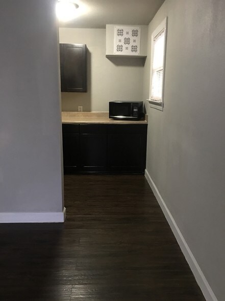 Building Photo - 3113 Benelva Dr