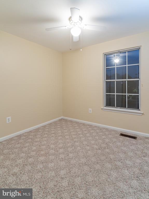 Building Photo - 7 Valleyfield Ct