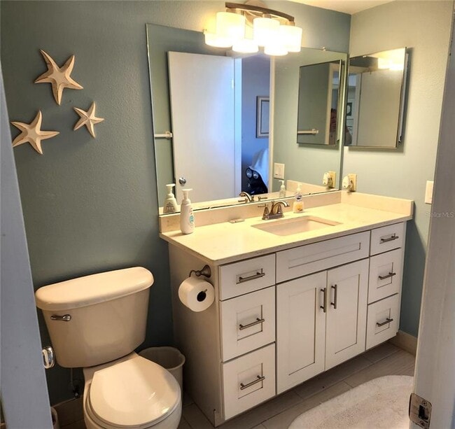 Building Photo - 5901 Bahia Del Mar Cir N