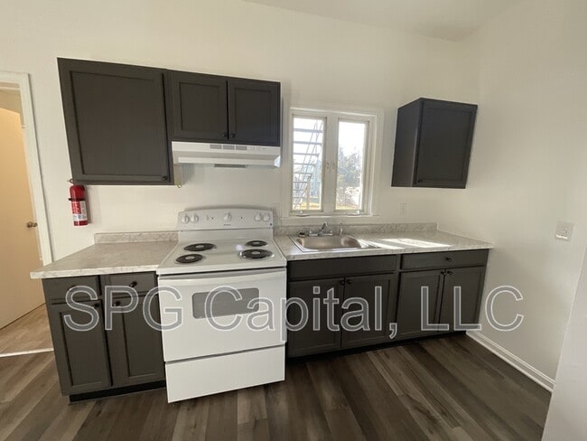 Building Photo - 122 Ann St