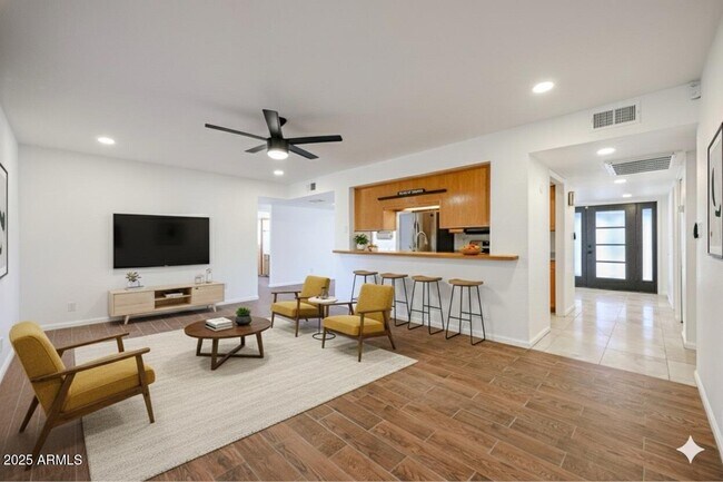 Building Photo - 3332 W Crocus Dr