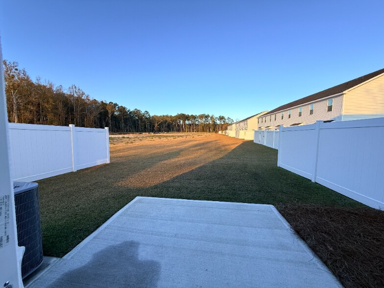 Building Photo - 88 Dorsey Dr