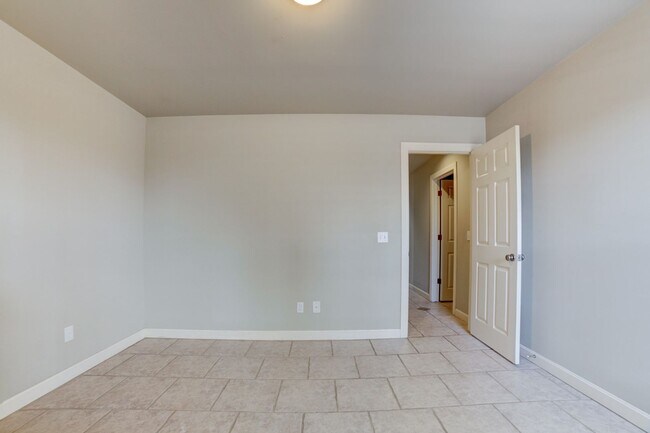 Building Photo - South Tulsa Gem! Large 3/2 Rental Home