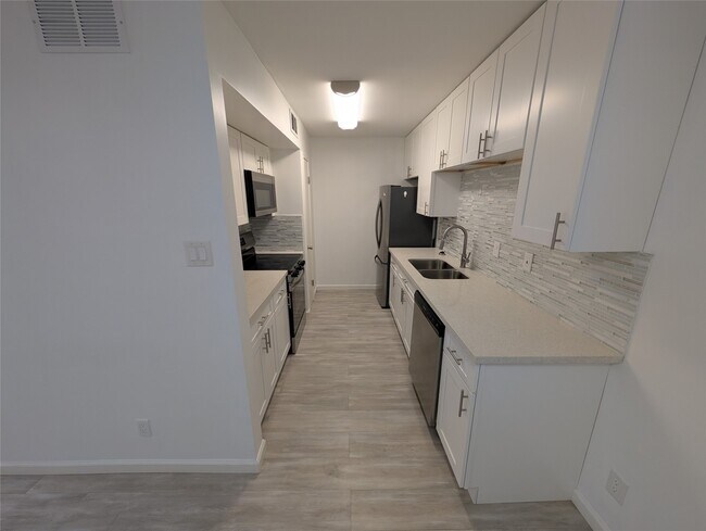 Building Photo - 5550 N Braeswood Blvd