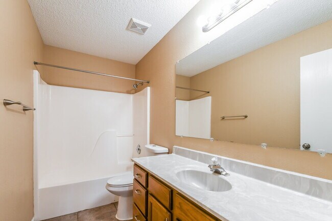 Building Photo - 626 N Friedberg Dr