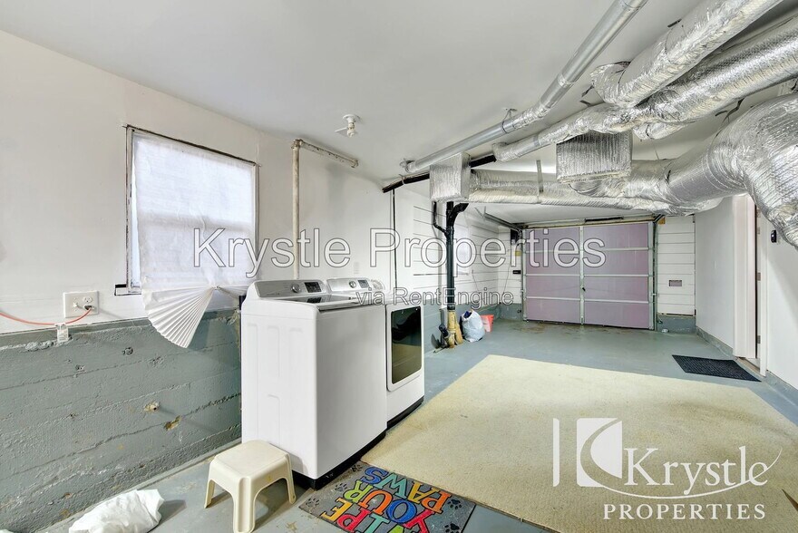 Building Photo - 105 Hill Dr