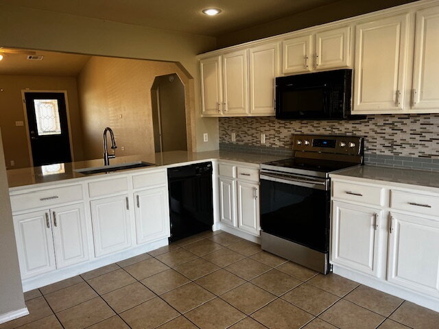 Building Photo - Charming 3-Bedroom Home with 2 Full Baths ...